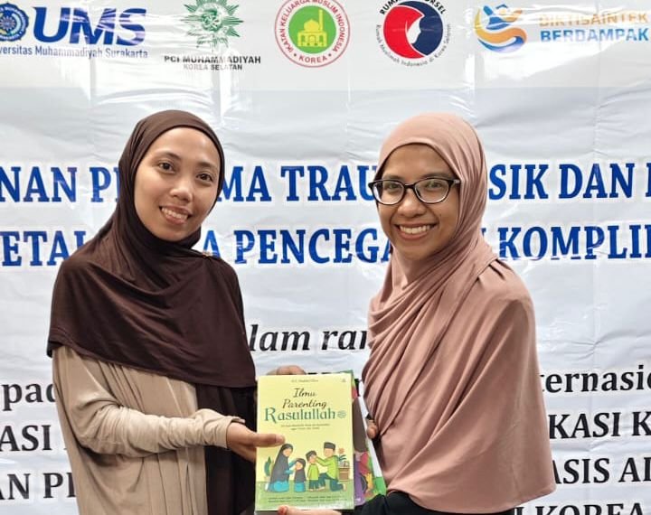 Program Studi Fisioterapi dan Program Studi Pendidikan Guru Pendidikan Anak Usia Dini (PG PAUD) Universitas Muhammadiyah Surakarta (UMS) menginisiasi pembentukan Pojok Kesehatan dan Pendidikan (PKP) di Masjid Al Falah Seoul, Korea Selatan.