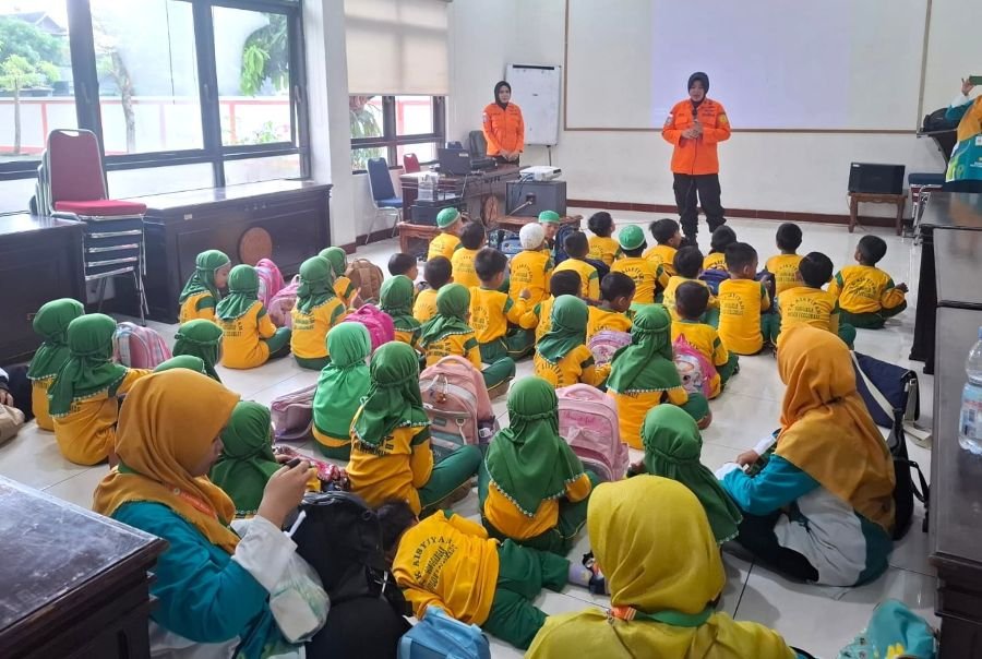 Meriah dan Antusias Saat Anak TK ‘Aisyiyah Bolon 1 Kunjungi Basarnas