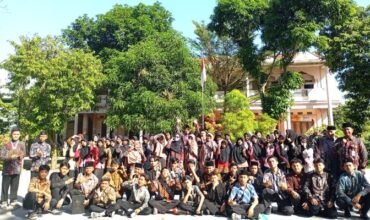 PonpesMU Manafi’ul Ulum Gelar Upacara Hardiknas 2026