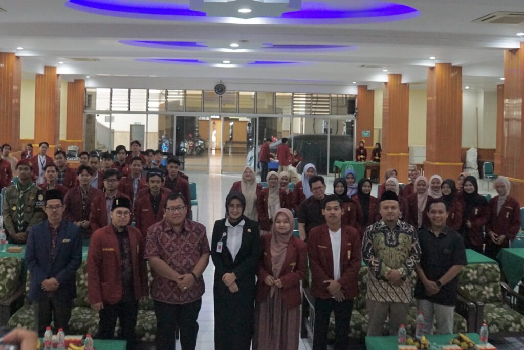 Darul Arqam Madya Nasional (DAMNas) yang diselenggarakan Pimpinan Cabang Ikatan Mahasiswa Muhammadiyah (PC IMM) Kota Surakarta resmi dibuka di Gedung Pimpinan Daerah Muhammadiyah (PDM) Kota Surakarta, Rabu (20/5/2026).