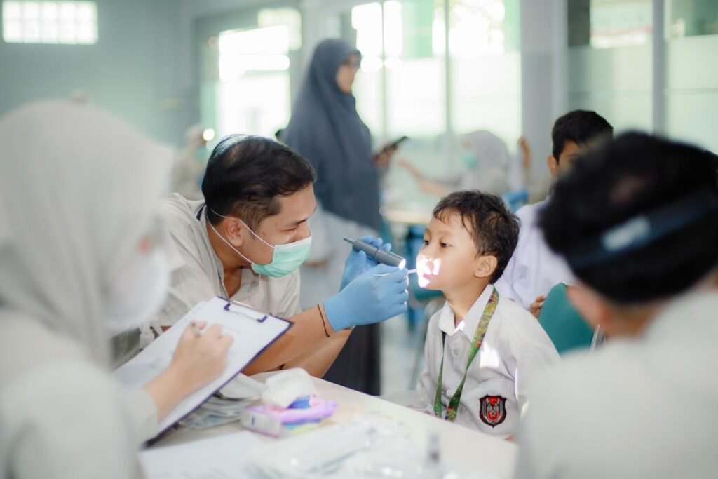 Kolaborasi Lintas Profesi, FKG UMS Edukasi Kesehatan Gigi Siswa SDIT Nur Hidayah Surakarta