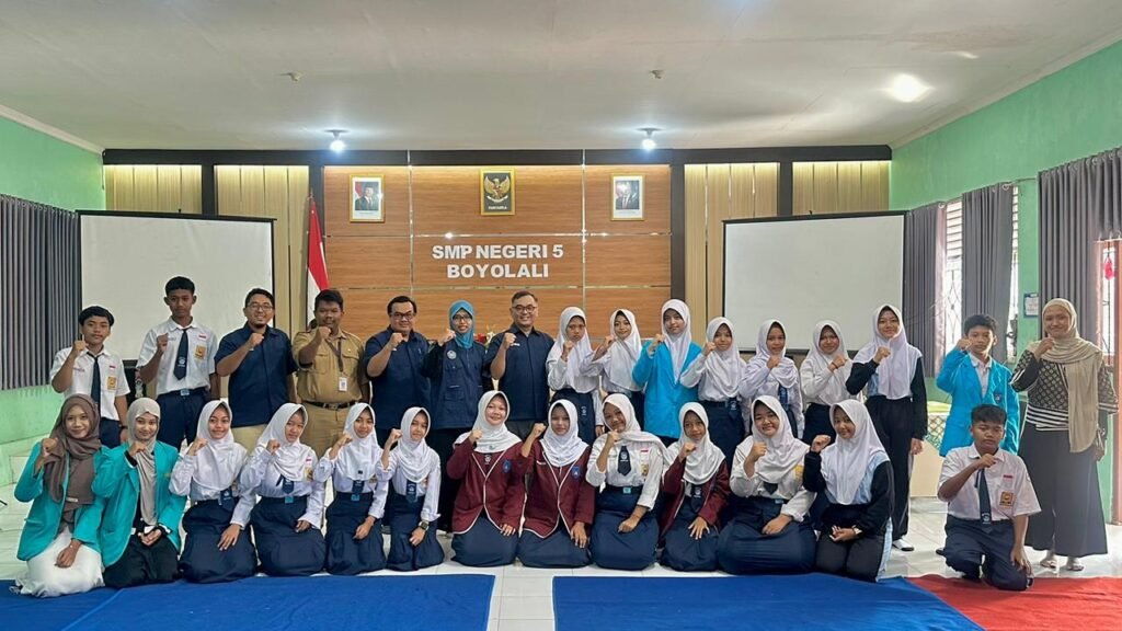 Tim kolaborasi riset Universitas Muhammadiyah Surakarta (UMS) dan Telkom University melaksanakan uji coba aplikasi Informasi Makanan Bergizi (IMB) berbasis Augmented Reality (AR) di SMP Negeri 5 Boyolali, Senin (12/5/2026).