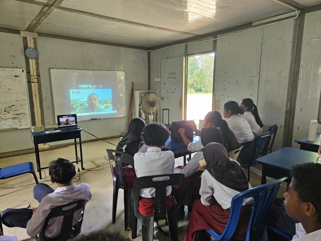 UMS Dampingi Anak Migran Indonesia di Sabah, Ajarkan Kelola Uang Saku dan Dasar Komputer