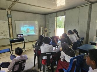 UMS Dampingi Anak Migran Indonesia di Sabah, Ajarkan Kelola Uang Saku dan Dasar Komputer