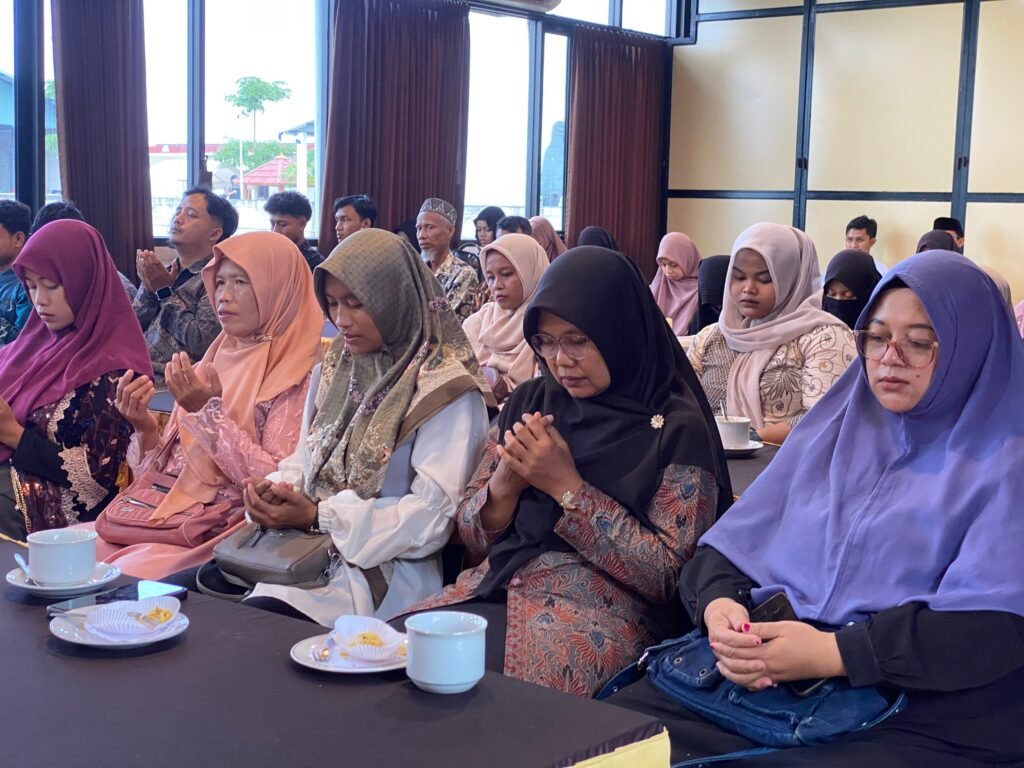 Sebanyak 34 siswa SMA Muhammadiyah Program Khusus (PK) Manafi'ul Ulum Sambi resmi dilepas dalam acara Akhirussanah kelas XII yang digelar Senin (4/5/2026) di RM SFA Colomadu. Para lulusan terdiri dari 17 putra dan 17 putri.