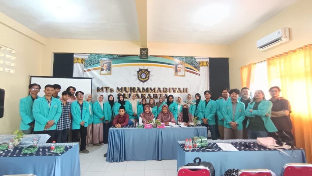 MTs Muhammadiyah Surakarta secara resmi menerima mahasiswa Praktik Kuliah Lapangan (PKL) Kemuhammadiyahan dari Universitas Muhammadiyah Surakarta (UMS) dalam acara serah terima yang digelar di ruang meeting madrasah, Selasa (5/5/2026).