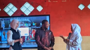 Kolaborasi dengan UMS, SD Muhammadiyah 14 Solo Gelar Global Friends Day Bersama Penutur Asing