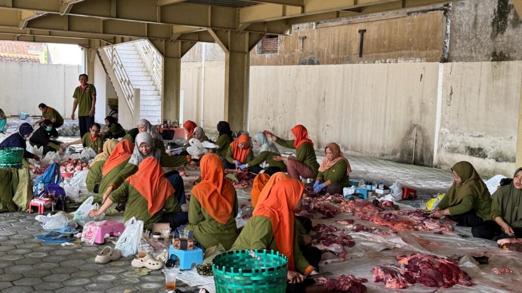 RS PKU Muhammadiyah Surakarta Tebar Daging Kurban untuk Warga hingga PKL
