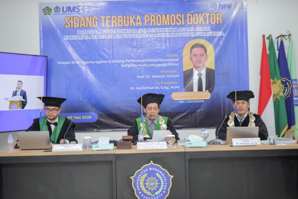 Erham Budi Wiranto berhasil meraih gelar doktor ke-66 dari Program Studi Doktor Pendidikan Agama Islam (PAI) Fakultas Agama Islam (FAI) Universitas Muhammadiyah Surakarta (UMS) dalam Sidang Terbuka Promosi Doktor, Kamis (7/5/2026).