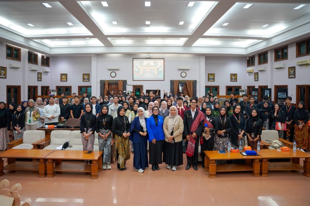 Himpunan Mahasiswa Ilmu Komunikasi (HIMAKOM) Universitas Muhammadiyah Surakarta (UMS) sukses menggelar puncak rangkaian Trifuego Fest 2026 di Auditorium Mohammad Djazman, Kampus 1 UMS.