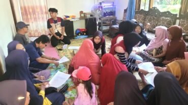 Tingkatkan Kesadaran Lansia, KKN FIK UMS Gelar Edukasi Hipertensi di Desa Waru