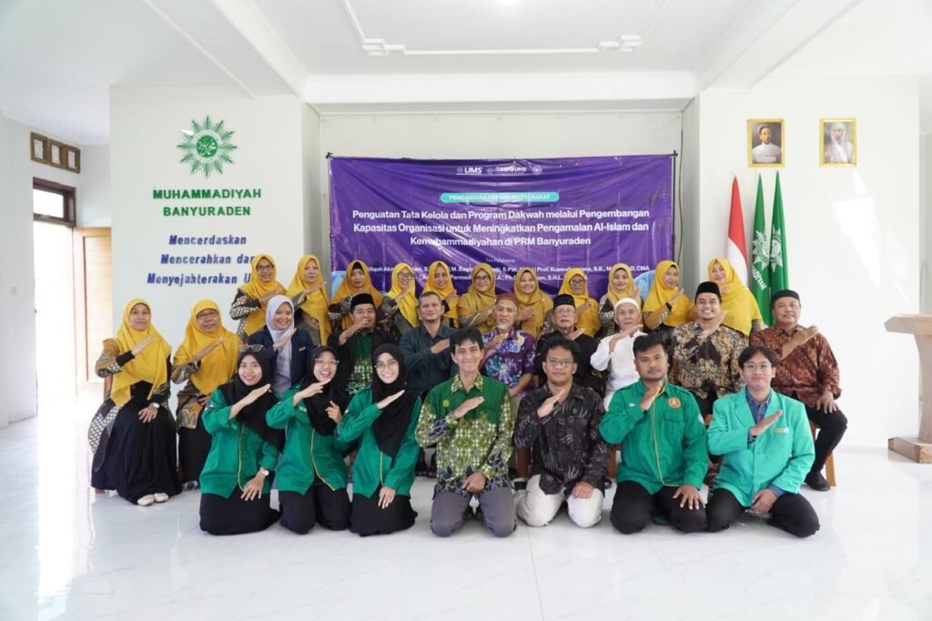 Tim Pengabdian kepada Masyarakat (PkM) Universitas Muhammadiyah Surakarta (UMS) melaksanakan koordinasi persiapan program pengabdian bersama Pimpinan Ranting Muhammadiyah (PRM) Banyuraden, Minggu (28/6/2026). Pertemuan berlangsung di Gedung Dakwah Muhammadiyah Banyuraden, Gamping, Sleman, Daerah Istimewa Yogyakarta.
