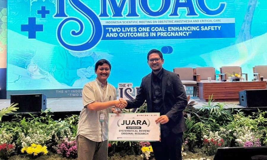 Dosen Fakultas Kedokteran (FK) Universitas Muhammadiyah Surakarta (UMS) Adam Fauzi Akbar meraih penghargaan Best E-Poster kategori Systematic Review/Original Article dalam ajang The 4th Indonesia Scientific Meeting in Obstetric Anesthesia and Critical Care (ISMOAC) 2026 yang berlangsung di Solo pada 10-13 Mei 2026.