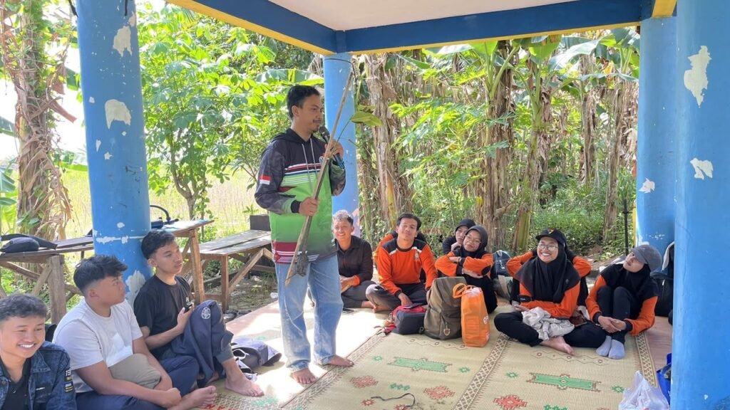 Sebanyak 10 kader Hizbul Wathan (HW) Universitas Muhammadiyah Surakarta (UMS) mengikuti kegiatan EcoJourney 2026 yang diselenggarakan Relawan Kebaikan Indonesia (RKI) bersama Himpunan Mahasiswa Islam Komisariat Fakultas Ekonomika dan Bisnis Universitas Gadjah Mada (HMI FEB UGM) di Pantai Baros, Bantul, Daerah Istimewa Yogyakarta.