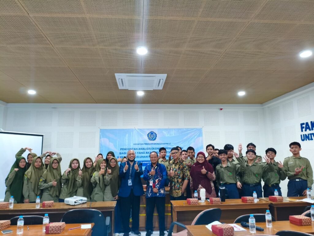 Fakultas Ekonomi dan Bisnis (FEB) Universitas Muhammadiyah Surakarta (UMS) menggelar kegiatan Pengabdian kepada Masyarakat bagi siswa MA Muhammadiyah Surakarta (MAMSKA), Sabtu (6/6/2026), di FEB UMS.