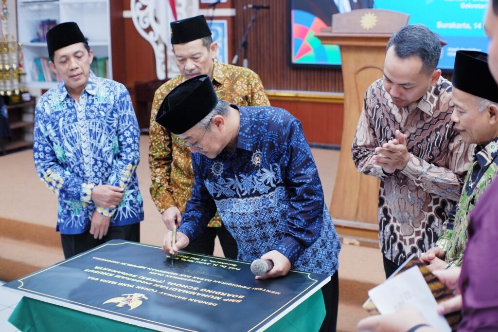 Hari Ber-Muhammadiyah, Abdul Mu’ti Resmikan SMP Muhammadiyah PKBS Surakarta