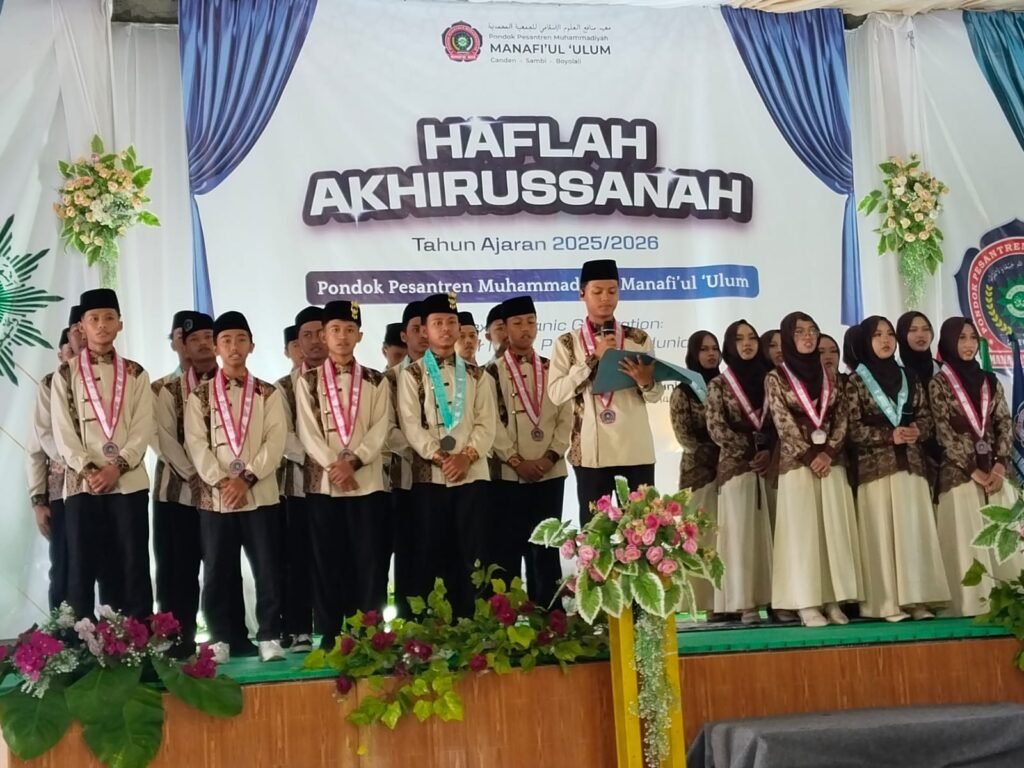 Pondok Pesantren Muhammadiyah (PonpesMu) Manafi’ul ‘Ulum menggelar Haflah Akhirussanah Tahun Ajaran 2025/2026 yang dirangkaikan dengan wisuda santri SMP dan SMA serta peluncuran buku pembelajaran dakwah, Senin (14/6/2026), di Aula Masjid PonpesMu Manafi’ul ‘Ulum.