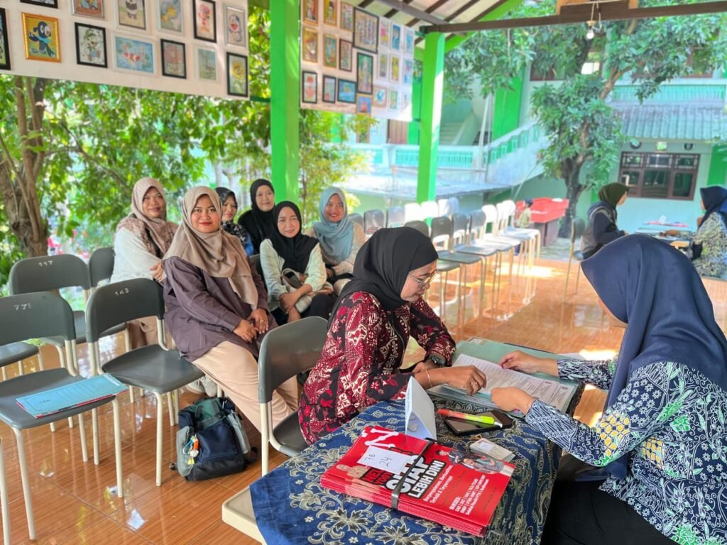 Kegiatan bakti sosial, pendonoran darah, cek kesehatan gratis, dan penerimaan rapor di SMP Muhammadiyah 7 Surakarta berlangsung lancar pada Kamis (18/6/2026).