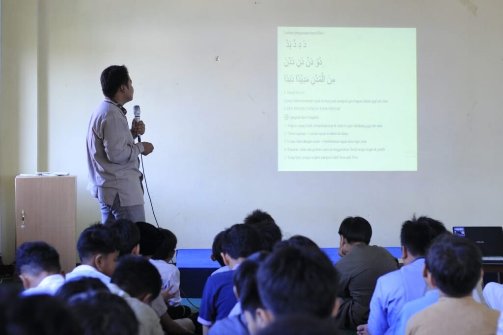 Sebanyak 60 murid kelas IV dan V SD Muhammadiyah Program Khusus (PK) Kottabarat Solo mengikuti Daurah Al-Qur'an untuk mengisi jeda setelah pelaksanaan Penilaian Sumatif Akhir Tahun (PSAT).