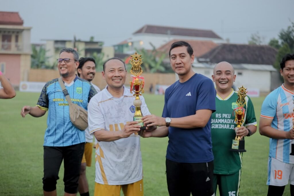 Universitas Muhammadiyah Surakarta (UMS) turut ambil bagian dalam pertandingan eksibisi Wonorejo Cup IV bertajuk “Piala Bersama 2026” melalui tim sepak bola Doskar UMS FC Surakarta.