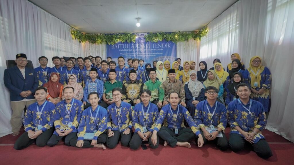 Universitas Muhammadiyah Surakarta (UMS) kembali meneguhkan komitmennya dalam penguatan nilai-nilai Al-Islam dan Kemuhammadiyahan melalui penyelenggaraan Baitul Arqam Tenaga Kependidikan (Tendik) bertema “Penguatan Ideologi Persyarikatan untuk Mendukung Transformasi Progresif Berkelanjutan”.