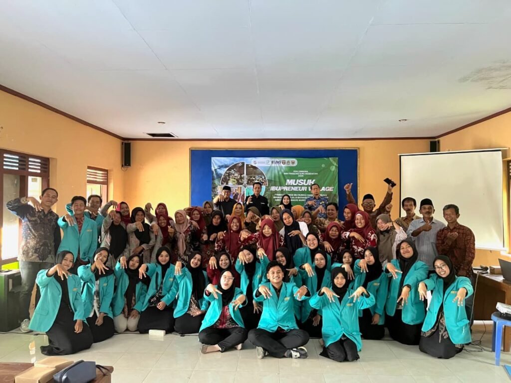 Tim Program Penguatan Kapasitas Organisasi Kemahasiswaan (PPK Ormawa) Ikatan Mahasiswa Muhammadiyah (IMM) Fakultas Ilmu Kesehatan (FIK) Universitas Muhammadiyah Surakarta (UMS) resmi meluncurkan program Musuk IbuPreneur Village di Balai Desa Musuk, Kecamatan Musuk, Kabupaten Boyolali.