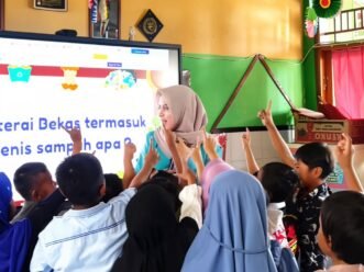 Mahasiswa Kesmas UMS Edukasi Pilah Sampah dan CTPS di TK Aisyiyah Sindon