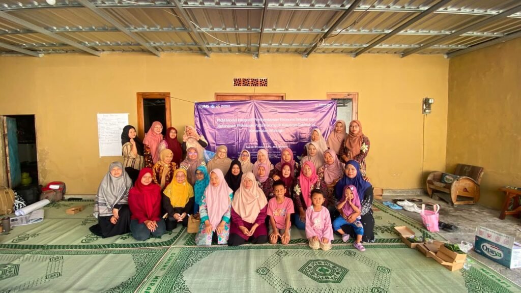 Tim Pengabdian kepada Masyarakat (PkM) Universitas Muhammadiyah Surakarta (UMS) menggelar sosialisasi program pemberdayaan masyarakat bertajuk Model Integratif Pemberdayaan Ekonomi Sirkular dan Ketahanan Psikologis pada Kelompok Keluarga Sakinah di Kecamatan Wonogiri, Rabu (10/6/2026).