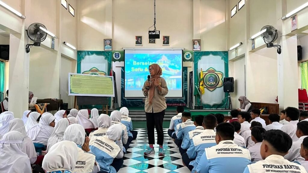 Gandeng Mafindo, MPLS SMP Muhammadiyah 7 Solo Bahas Sopan Santun Bermedia Sosial