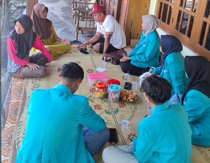 Tim Program Kreativitas Mahasiswa Bidang Pengabdian kepada Masyarakat (PKM-PM) HealSpace Universitas Muhammadiyah Surakarta (UMS) bersiap memasuki tahap implementasi teknologi Smart-Wicking dan terapi hortikultura bagi anggota Komunitas Disabilitas Karya Manunggal di Kecamatan Sambi, Kabupaten Boyolali.