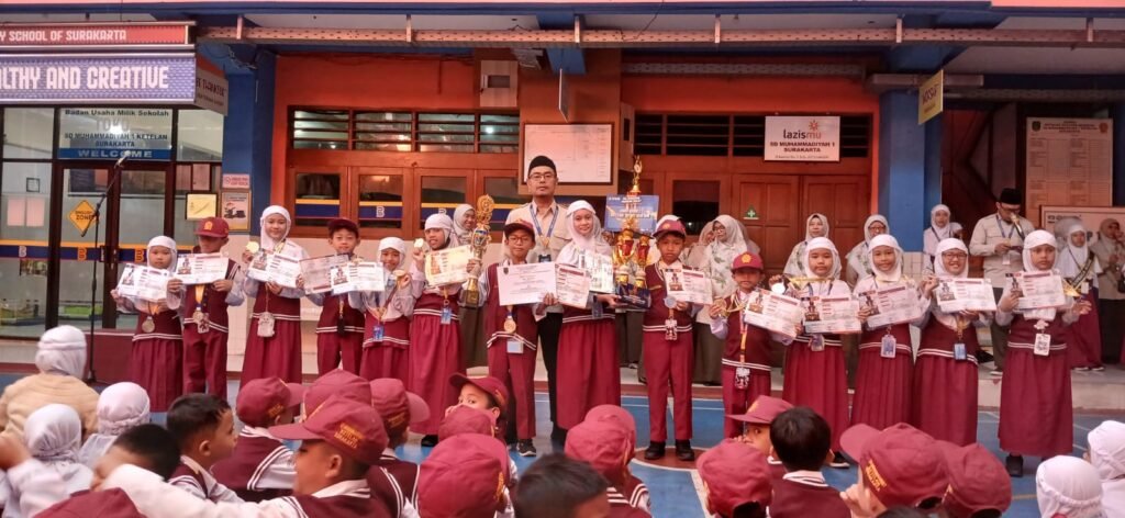 Awal Tahun Ajaran, Murid SD Muhammadiyah 1 Solo Borong Prestasi Akademik dan Olahraga