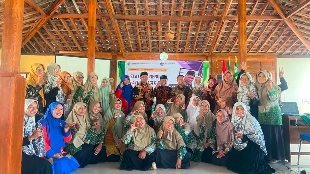 Fakultas Psikologi Universitas Muhammadiyah Surakarta (UMS) bekerja sama dengan Lembaga Penelitian dan Pengembangan (LPPA) Pimpinan Cabang 'Aisyiyah (PCA) Gatak menggelar pelatihan menulis feature bagi 47 guru Amal Usaha Muhammadiyah (AUM) di Kecamatan Gatak, Sabtu (4/7/2026).