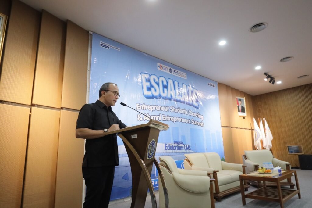 Universitas Muhammadiyah Surakarta (UMS) menegaskan komitmennya membangun ekosistem kewirausahaan yang berkelanjutan melalui Alumni Entrepreneur Summit 2026 di Ruang Seminar Ahmad Syafii Maarif, Fakultas Ekonomi dan Bisnis (FEB) UMS, Sabtu (4/7/2026).
