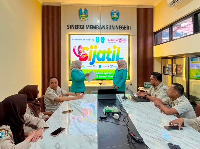 Mahasiswa UMS Dukung Digitalisasi Pelayanan Pajak Kendaraan Bermotor di Ponorogo