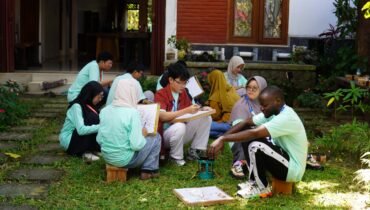 FT UMS Kenalkan Industri Batik Ramah Lingkungan kepada Mahasiswa Internasional