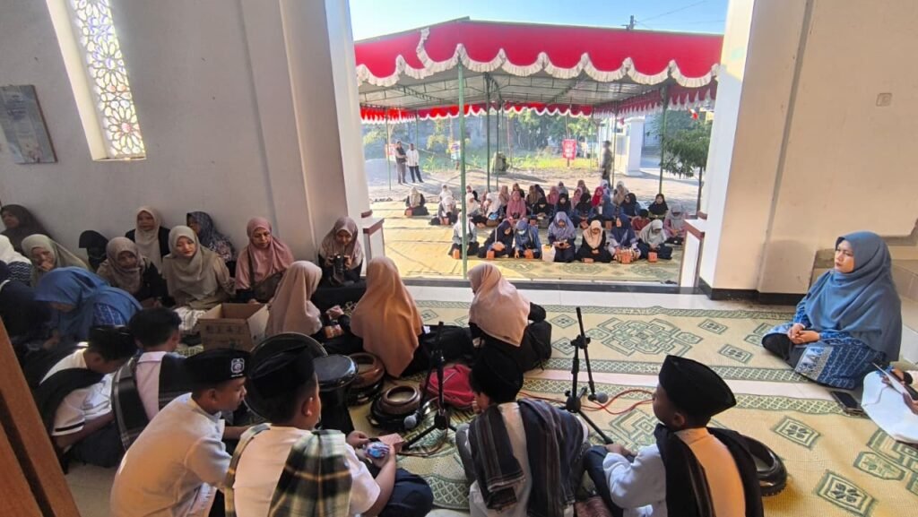Sekitar 500 jemaah Muhammadiyah dan Aisyiyah menghadiri Pengajian Akbar Safari Dakwah PDM Solo Raya Putaran Kelima yang digelar Pimpinan Cabang Muhammadiyah (PCM) Colomadu di Masjid An Nur SMP Muhammadiyah 7 Program Unggulan Colomadu, Ahad (26/7/2026).