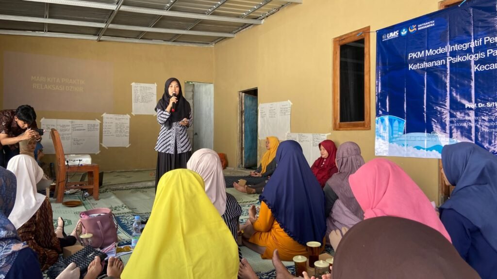 Tim Pengabdian kepada Masyarakat (Pengmas) Fakultas Psikologi Universitas Muhammadiyah Surakarta (UMS) menggelar Pelatihan Kebersyukuran bagi komunitas ibu rumah tangga sekaligus pelaku usaha mikro di Wonogiri, Jumat (10/7/2026).