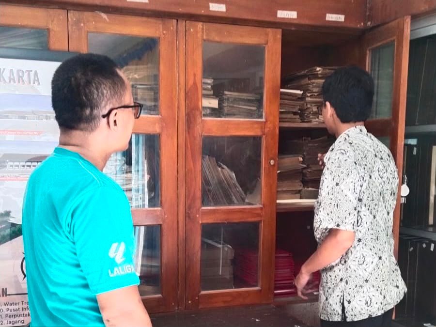 Dosen Program Studi Ilmu Al-Qur'an dan Tafsir (IQT) Universitas Muhammadiyah Surakarta (UMS), Ainur Rhain, bersama tim peneliti mengungkap temuan baru mengenai manuskrip mushaf Al-Qur'an peninggalan Kasunanan Surakarta yang diperkirakan berusia lebih dari 200 tahun.