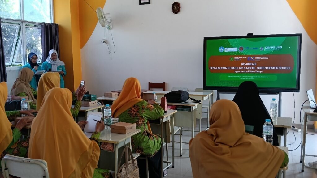 Universitas Muhammadiyah Surakarta (UMS) berkolaborasi dengan Pimpinan Cabang (PCA) 'Aisyiyah Colomadu merintis Green Senior School (GSS), sebuah model sekolah lansia yang mengintegrasikan pendidikan kesehatan, kepedulian lingkungan, dan nilai-nilai Islam serta Kemuhammadiyahan.