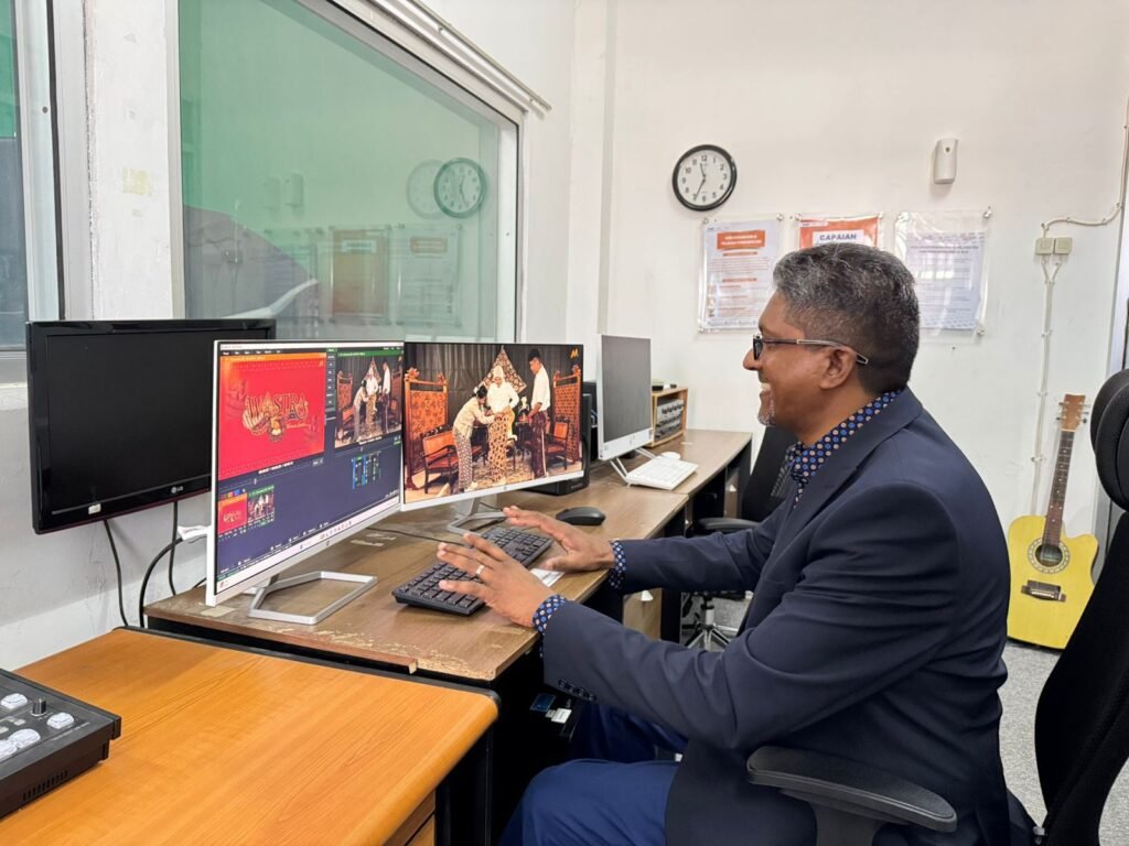 Program Studi Ilmu Komunikasi Fakultas Komunikasi dan Informatika (FKI) Universitas Muhammadiyah Surakarta (UMS) memperluas jejaring internasional melalui penandatanganan nota kesepahaman dengan University of Zululand, Afrika Selatan. Penandatanganan kerja sama berlangsung di Ruang Sidang FKI UMS, Senin (6/7/2026).