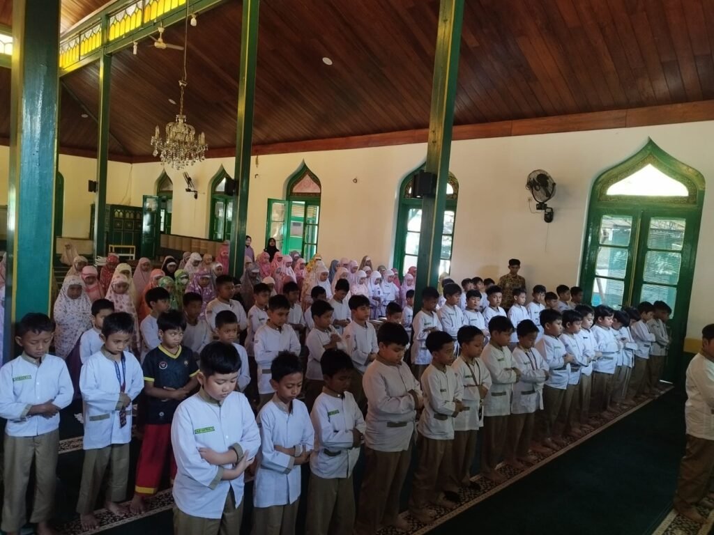 Lewat Pembiasaan Harian, SD Muhammadiyah 1 Solo Perkuat Karakter Religius Murid