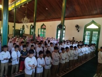Lewat Pembiasaan Harian, SD Muhammadiyah 1 Solo Perkuat Karakter Religius Murid