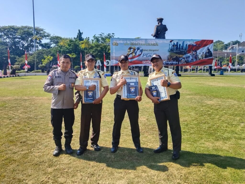 Dedikasi Satuan Keamanan (Satpam) Universitas Muhammadiyah Surakarta (UMS) dalam menjaga keamanan kampus mendapat apresiasi dari jajaran kepolisian.