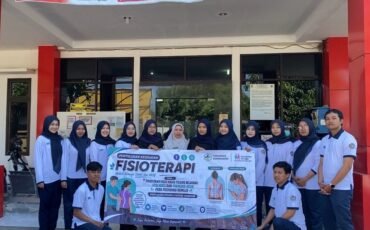Mahasiswa Profesi Fisioterapi UMS Skrining Skoliosis Remaja di Lima Posyandu Tawangsari