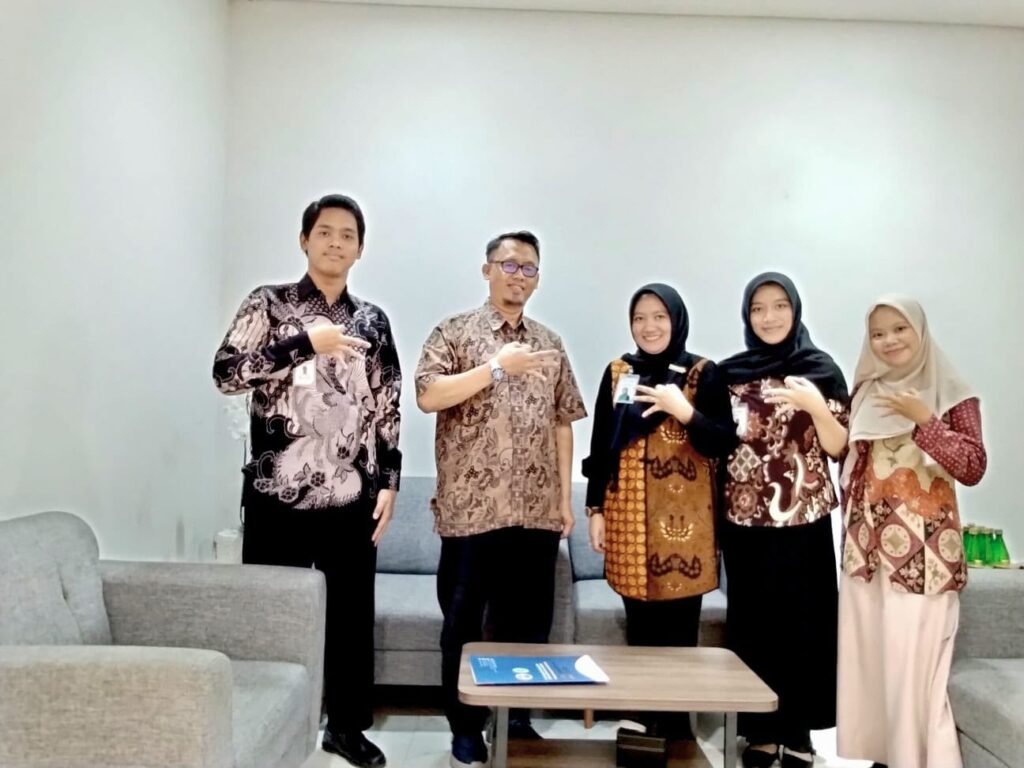 Mahasiswa Program Studi Pendidikan Akuntansi Fakultas Keguruan dan Ilmu Pendidikan (FKIP) Universitas Muhammadiyah Surakarta (UMS) menuntaskan rangkaian Praktik Kerja Bisnis (PKB) di berbagai dunia usaha, dunia industri, dan instansi pemerintahan.