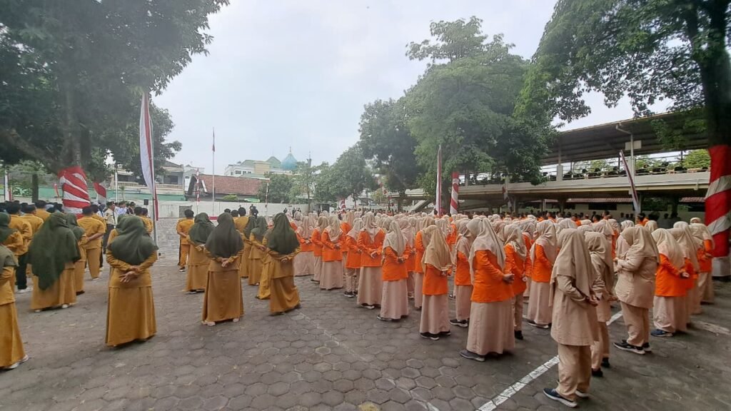 RS PKU Muhammadiyah Surakarta memperingati HUT ke-81 Republik Indonesia dengan rangkaian kegiatan yang menggabungkan semangat kemerdekaan, kebersamaan, kepedulian sosial, dan penguatan pelayanan kesehatan.