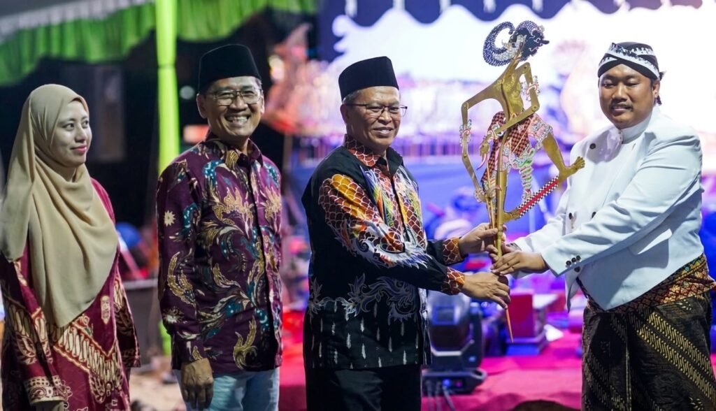 Dewan Pimpinan Daerah Ikatan Mahasiswa Muhammadiyah (DPD IMM) Jawa Tengah melalui Bidang Seni, Budaya, dan Pariwisata bersama LSBO PDM Klaten menggelar Pagelaran Wayang Kulit dengan lakon “Suta Sudarma”, Senin (24/8/2026).