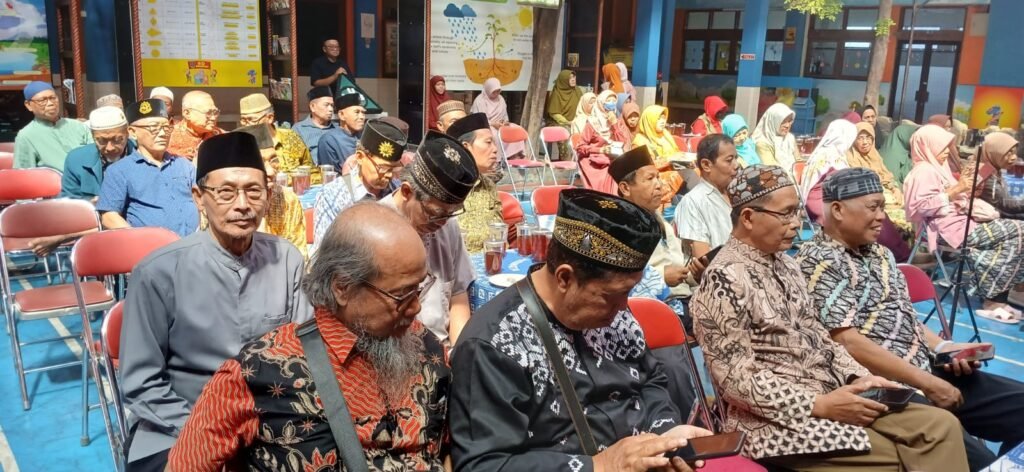 Puluhan purnatugas pendidik dan tenaga kependidikan Perguruan Muhammadiyah Kota Surakarta berkumpul dalam agenda Silaturahmi dan Pengajian Pensiunan Perguruan Muhammadiyah Kota Surakarta, Sabtu (29/8/2026).