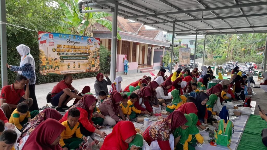 Kolaborasi TK Aisyiyah Bolon 1 dan TK Aisyiyah Madoh Meriahkan Festival PAUD