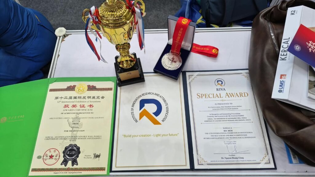 Bikin Panel Dinding dari Limbah Bulu Ayam, Mahasiswa UMS Raih Gelar di China